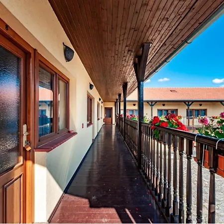 Penzion U Stromu Guest house